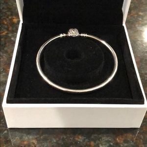 New in box pandora bracelet with heart clasp